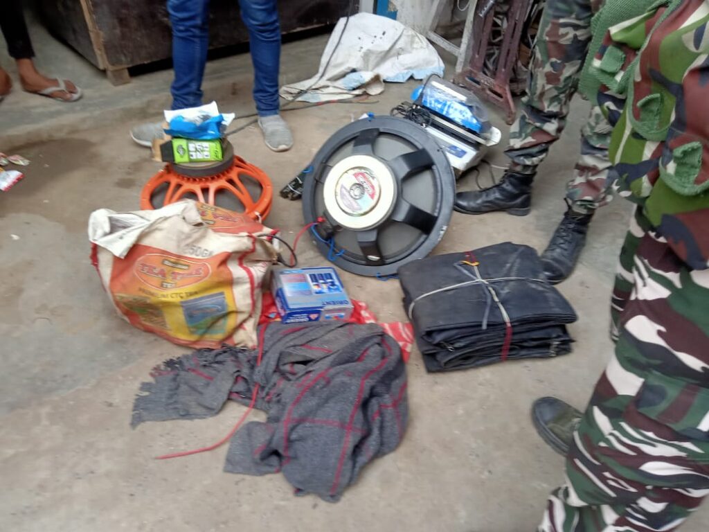 टेंट हाउस की दुकान से कुछ अज्ञात चोरों ने लाखों रुपयों की सामग्रियों की चोरी